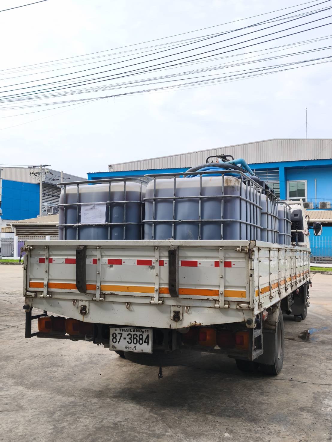 Material delivery truck